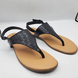 NWOT FAUX LEATHER WOVEN THONG STYLE SANDALS